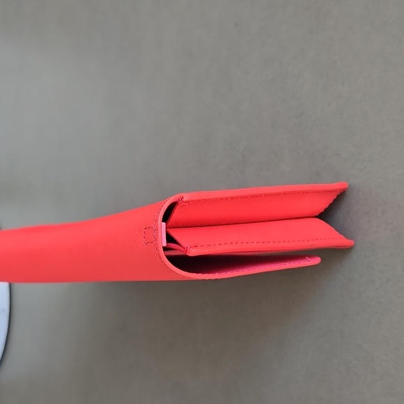 Kate Spade clutch wristlet scallop trim bag - Picture 11 of 16